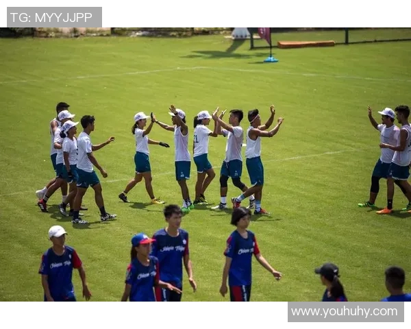 重庆飞盘队与南京飞盘队赛后复盘探讨团队协作的成功与不足