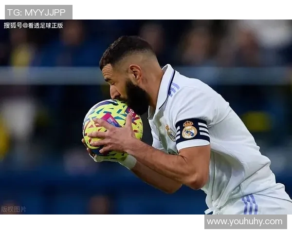 本泽马在足球历史中的地位与影响力探讨：从天才少年到世界级前锋的蜕变之路