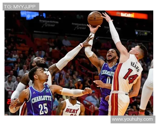 火箭队与热火队激战正酣直播现场精彩瞬间全记录